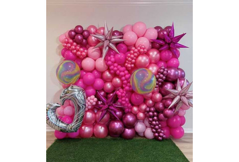 Фотозона из шаров в стиле Барби №6