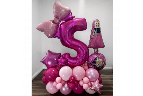 Плетеная композиция из шаров с Барби и цифрой 5