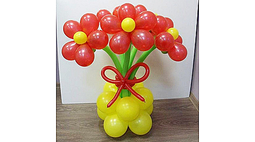 Композиция из шаров «Красный ромашки»