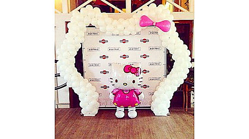 Фото-зона из шаров с Hello Kitty "Приятная встреча"