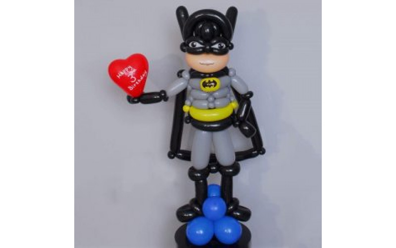 Плетёная фигура из шаров "Бэтмен с сердцем"