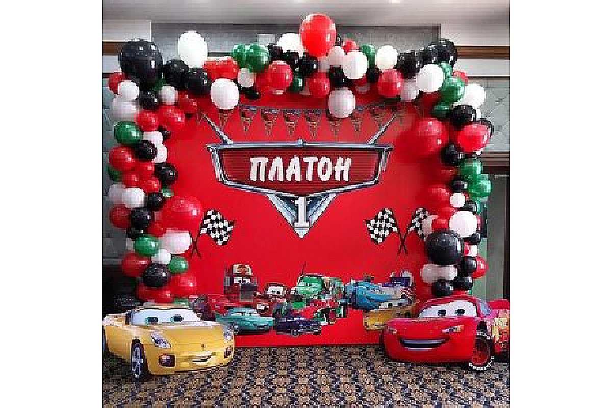 Фото-зона из шаров "Команда тачек"