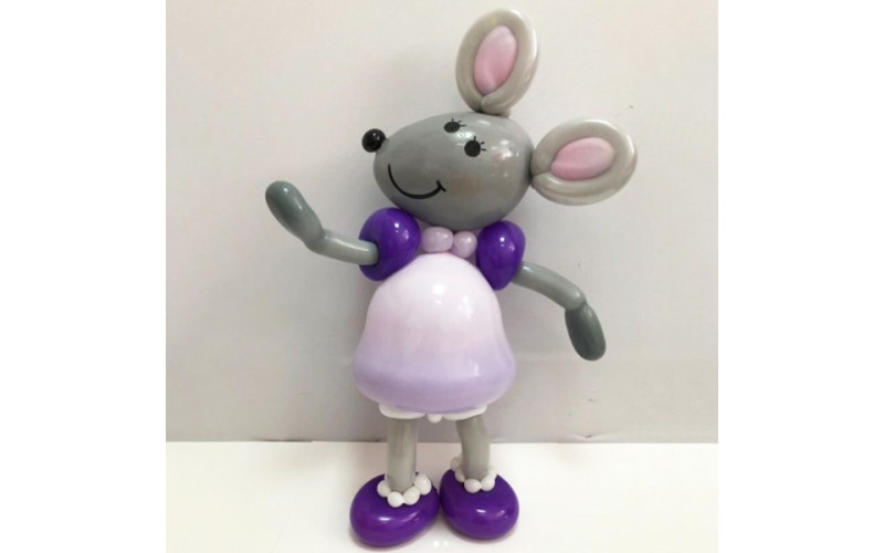 Фигура из шаров “Танцующая мышка в платье”