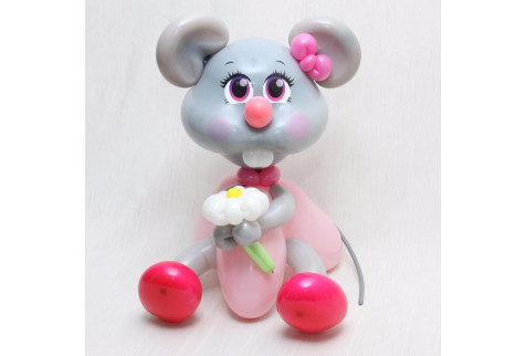 Фигура из шаров “Игривая мышка с ромашкой”