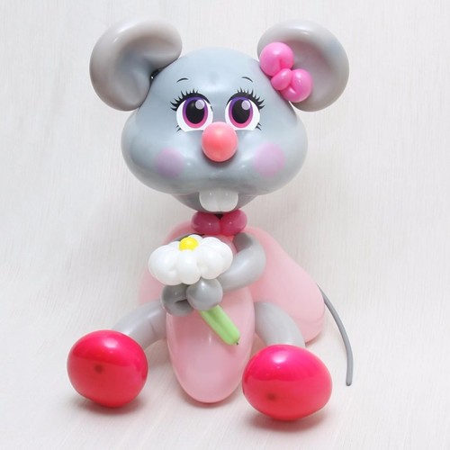 Фигура из шаров “Игривая мышка с ромашкой”