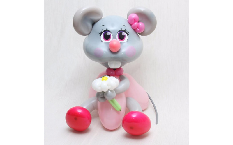 Фигура из шаров “Игривая мышка с ромашкой”