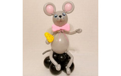 Фигура из шаров “Мышка с сыром”