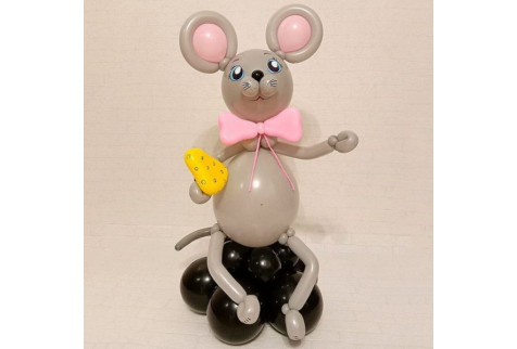 Фигура из шаров “Мышка с сыром”