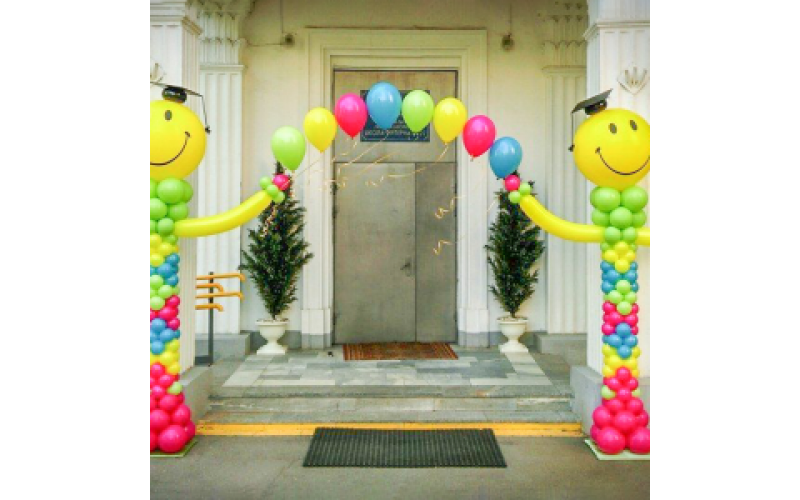 Плетёная арка из шаров" Добро пожаловать. Смайлики"