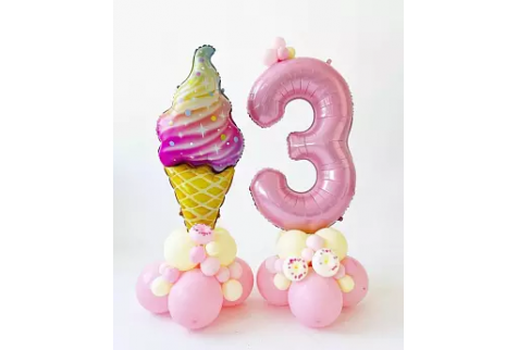 Композиция из шаров цифра 3 с мороженым