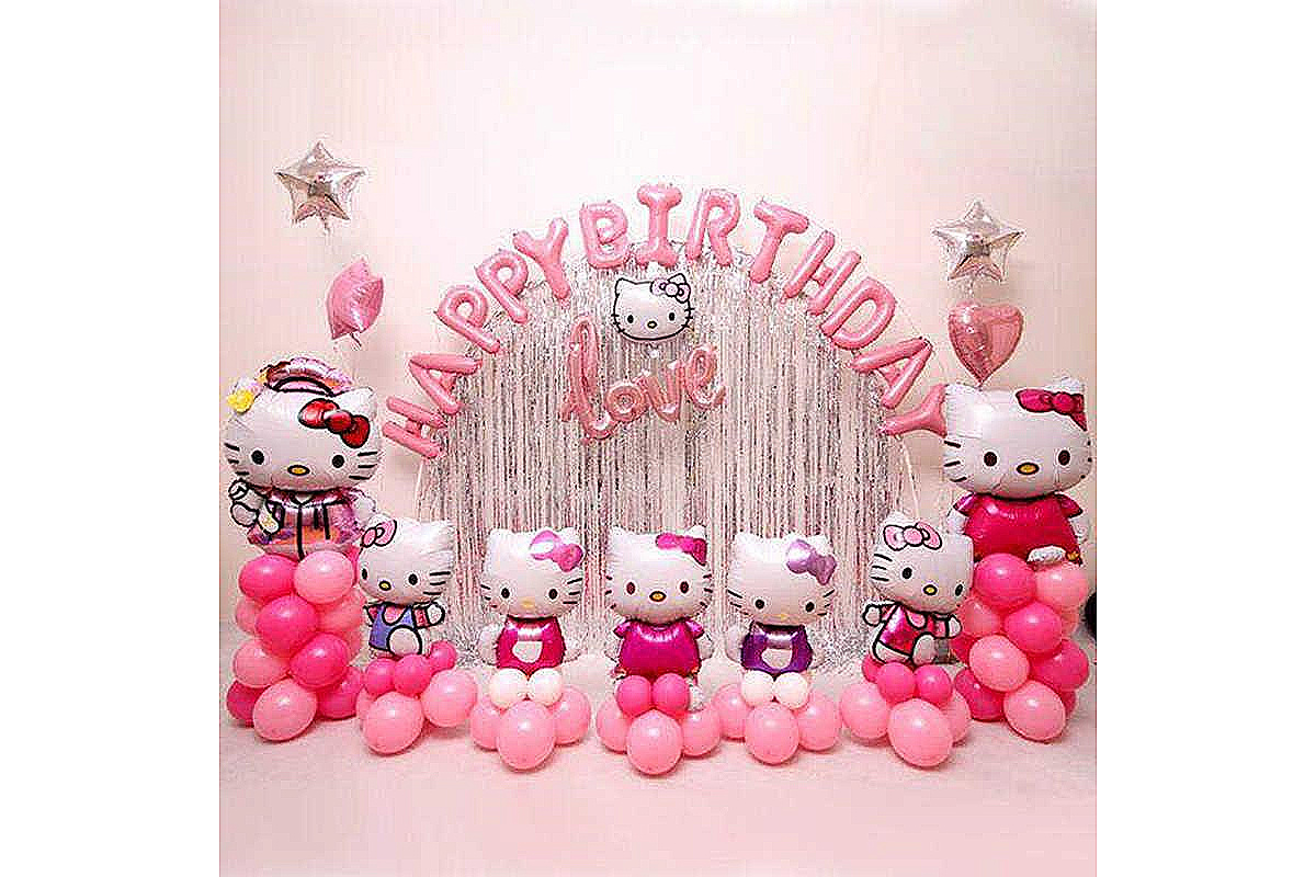 Фотозона из шаров "Друзья Hello Kitty"