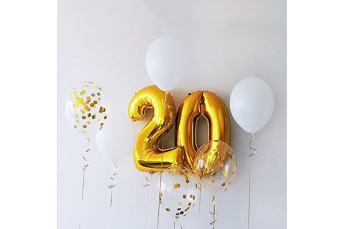 Мини фото-зона из шаров на 20 лет