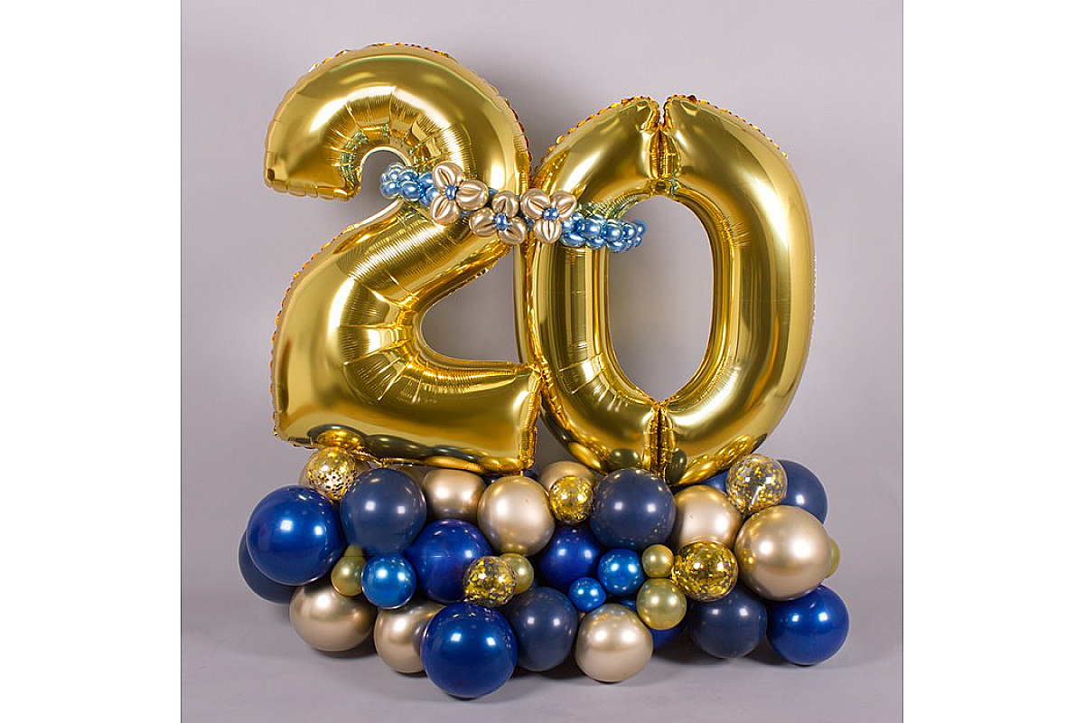 Стойка из шаров на 20 лет