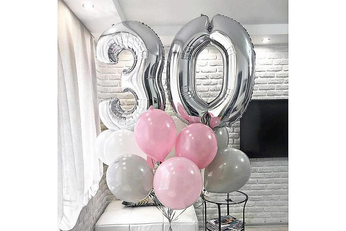 Букет шаров серо-розовый на 30 лет