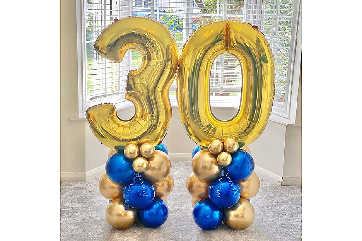 Цифры 30 на сойках шаров