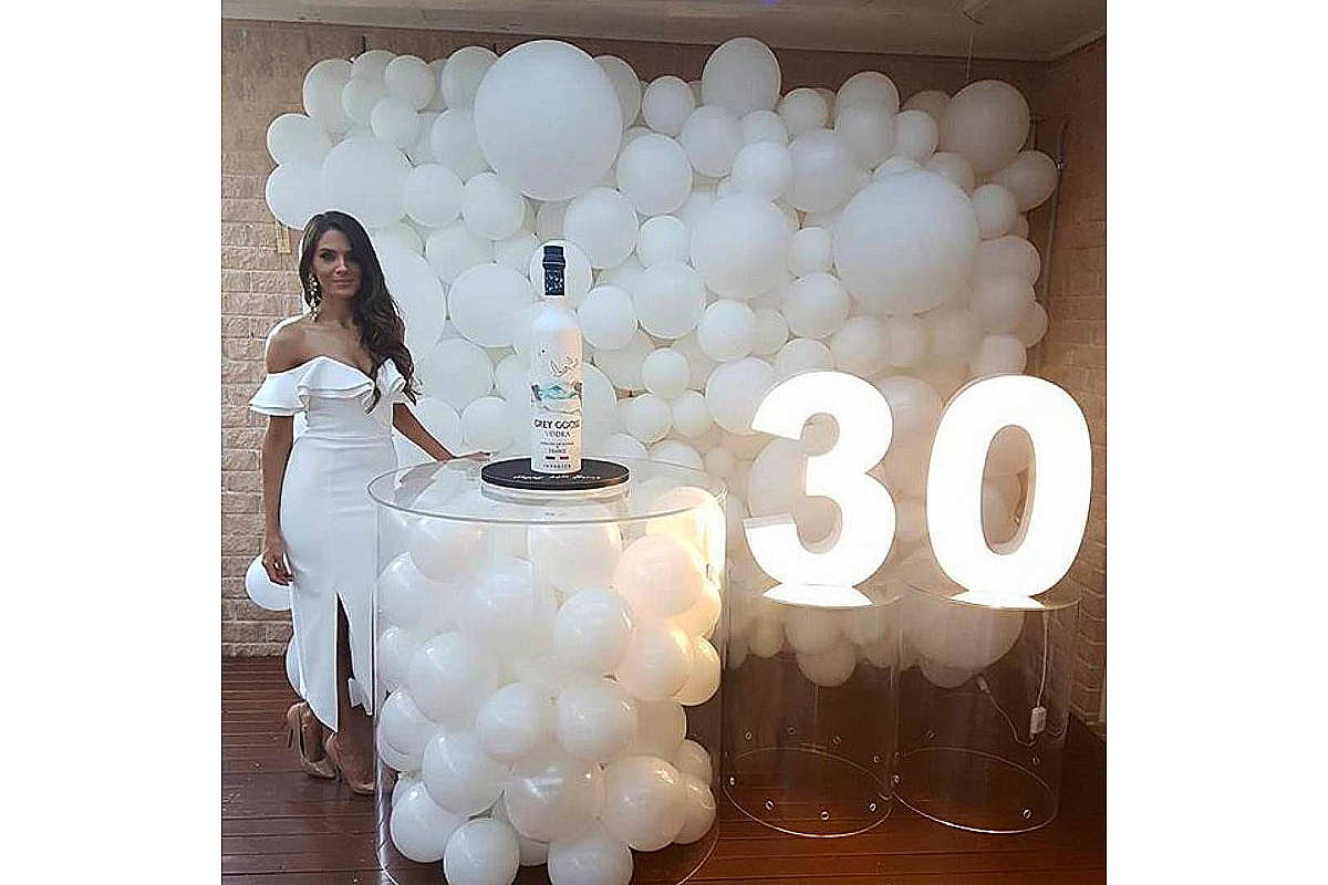 Фотозона из шаров «Белая пенка» 2х3 м.